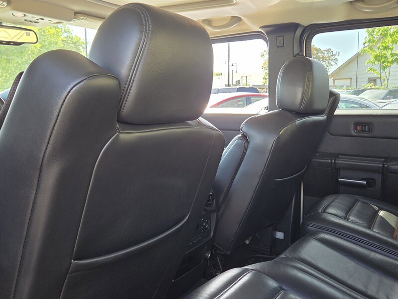 Used 2005 HUMMER H2 SUT w/ Preferred Equipment Group AWD/4WD image 15