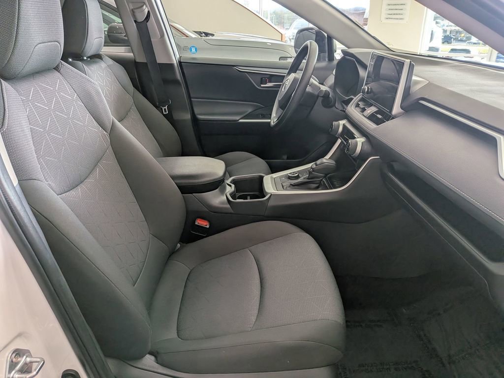 Used 2025 Toyota RAV4 XLE image 23