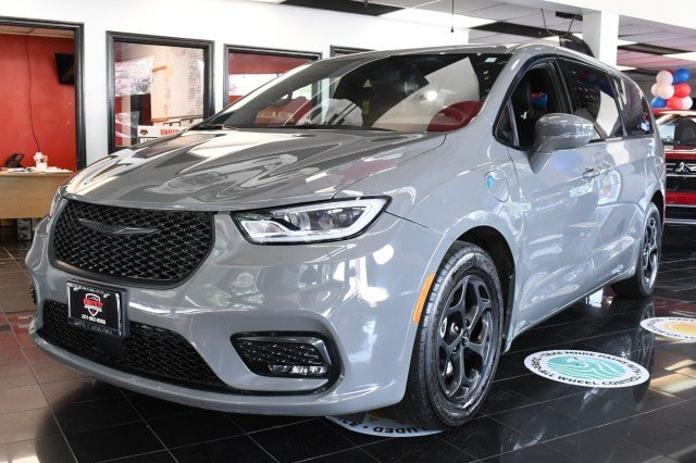 Used 2022 Chrysler Pacifica Touring-L w/ S Appearance Package