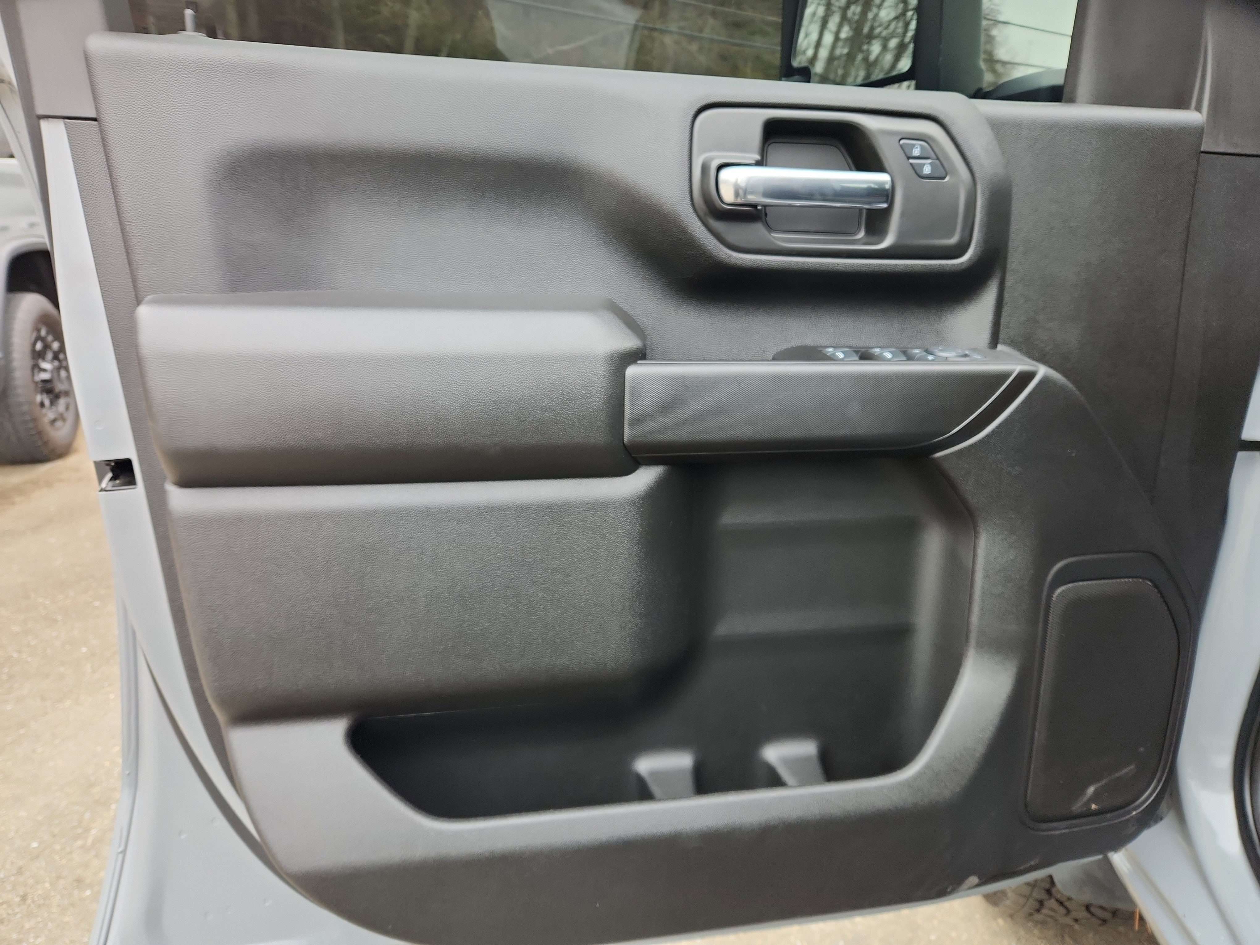 Used 2025 Chevrolet Silverado 2500 Custom w/ Custom Value Package image 13