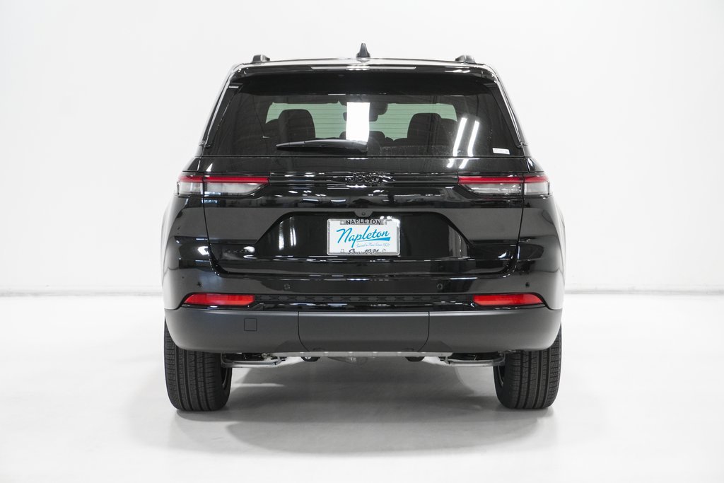 Used 2025 Jeep Grand Cherokee Limited AWD/4WD image 6