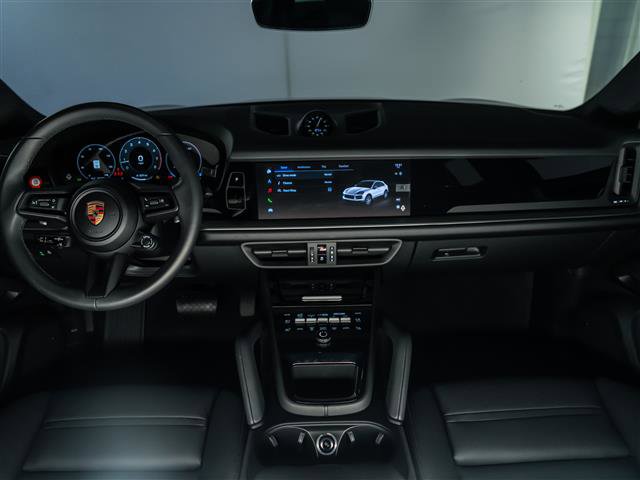 Certified 2025 Porsche Cayenne Coupe AWD/4WD image 18