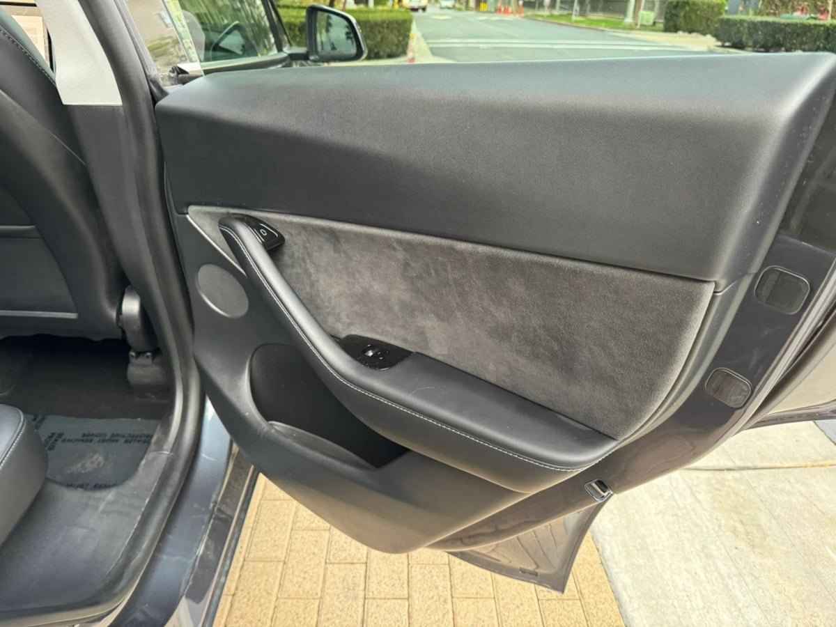 Used 2023 Tesla Model Y Long Range AWD/4WD image 18