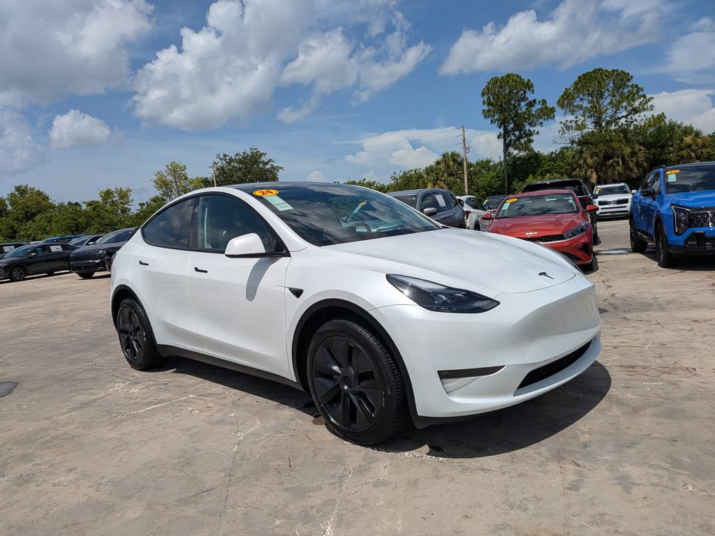 Used 2024 Tesla Model Y Long Range AWD/4WD image 2