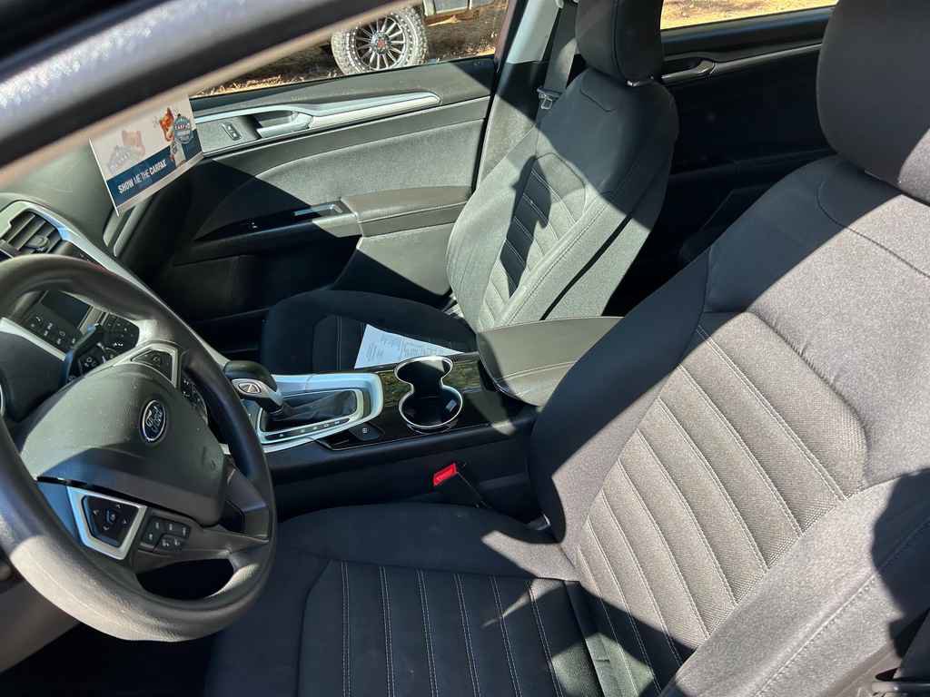 Used 2015 Ford Fusion SE image 9