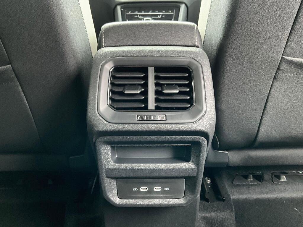 New 2026 Volkswagen Taos SE image 15