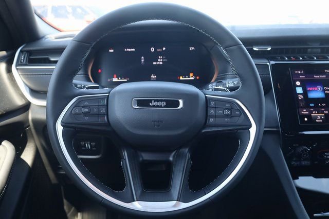 New 2025 Jeep Grand Cherokee Laredo w/ Luxury Tech Group I image 12