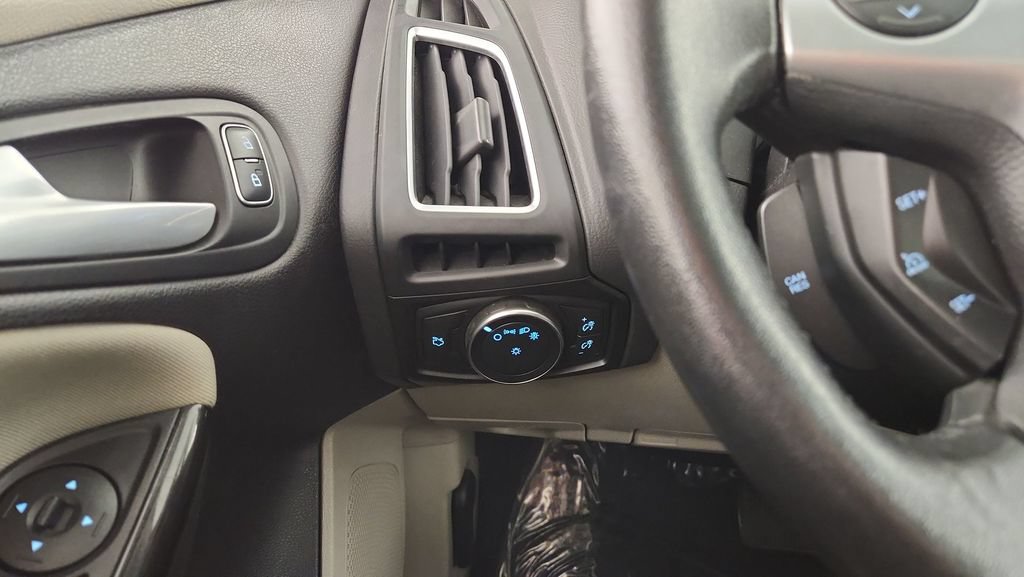 Used 2017 Ford Focus Electric Hatchback FWD image 20