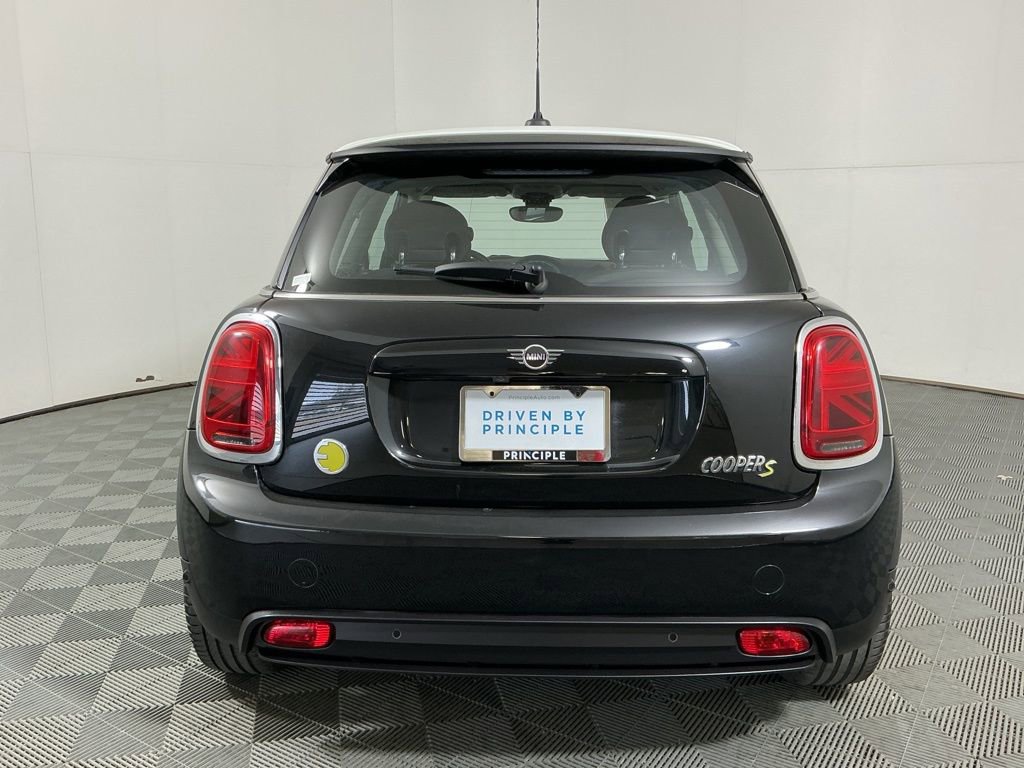 Certified 2024 MINI Cooper SE image 6