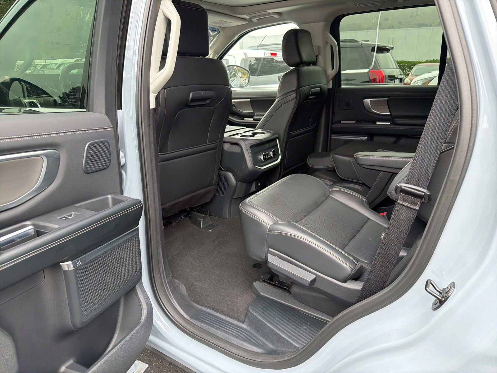 Certified 2025 Ford Expedition Platinum w/ Driver's Package AWD/4WD image 11