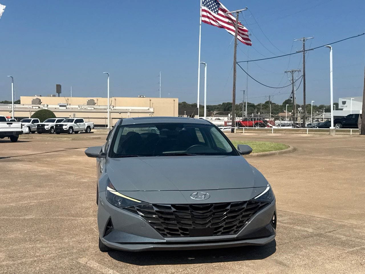 Used 2022 Hyundai Elantra SEL w/ Convenience + Premium Package FWD image 4
