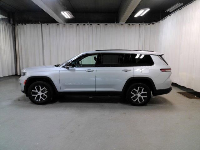 Used 2024 Jeep Grand Cherokee L Limited w/ Luxury Tech Group II image 8