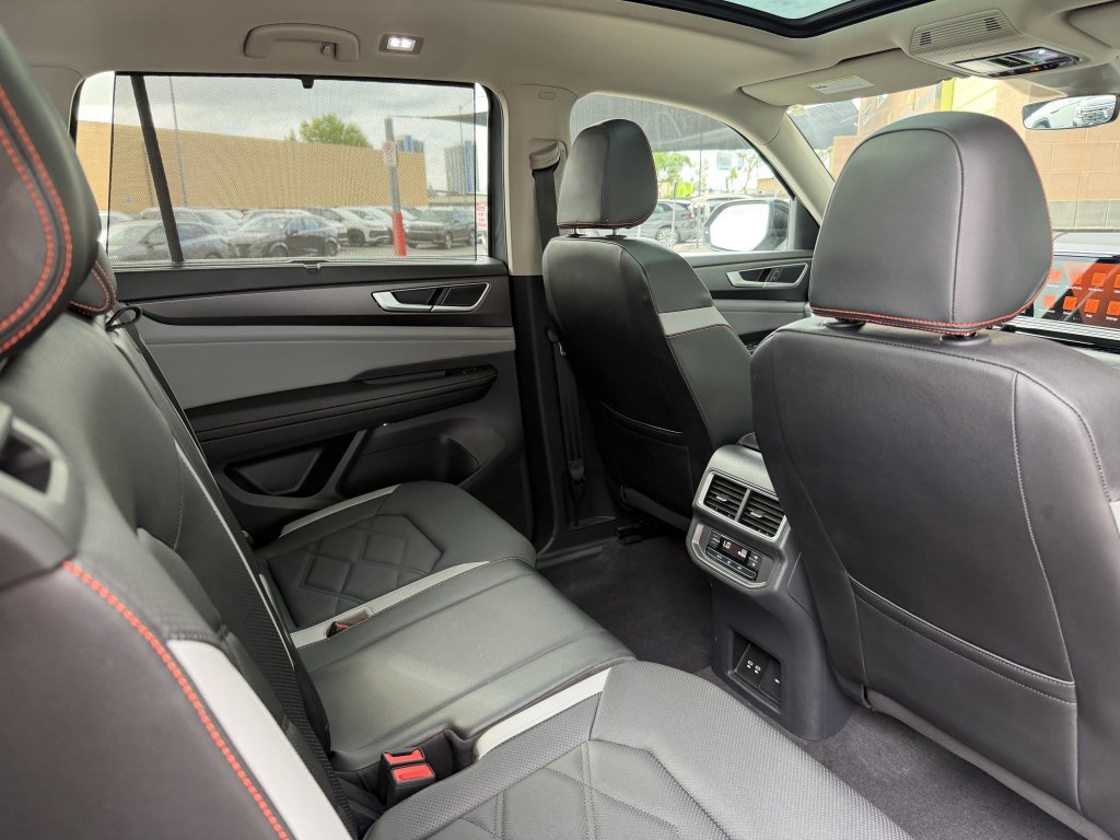 Used 2024 Volkswagen Atlas Peak Edition SE AWD/4WD image 42
