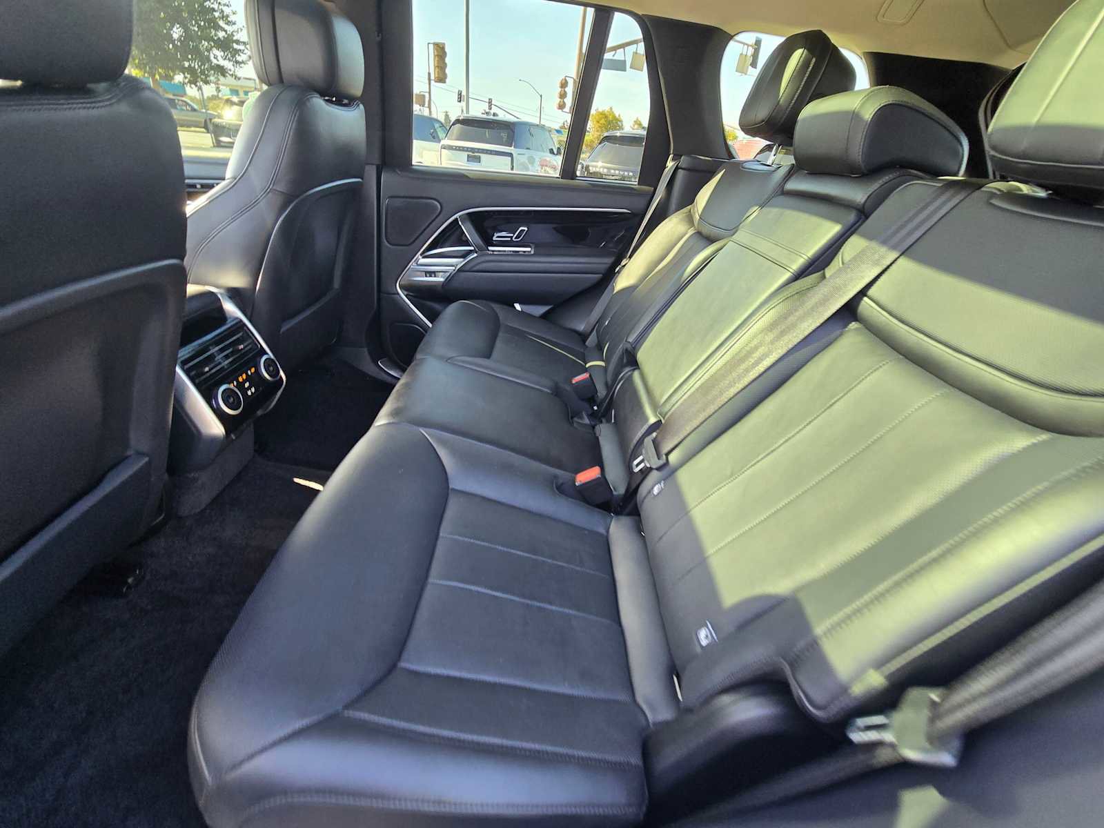 Used 2022 Land Rover Range Rover SE image 21