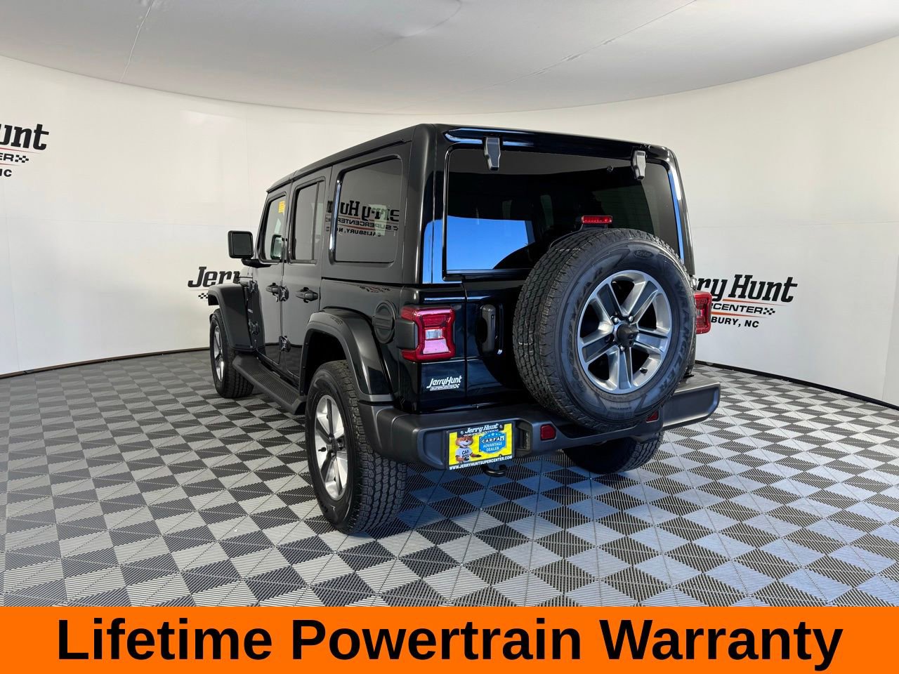 Used 2022 Jeep Wrangler Unlimited Sahara w/ Dual Top Group image 9