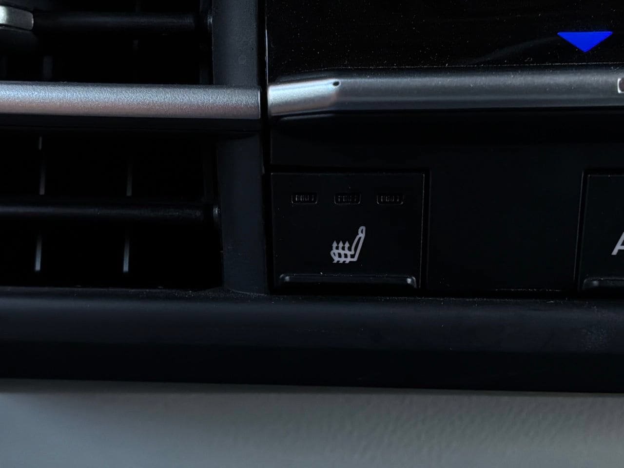 Used 2025 Toyota Sienna XLE FWD image 34