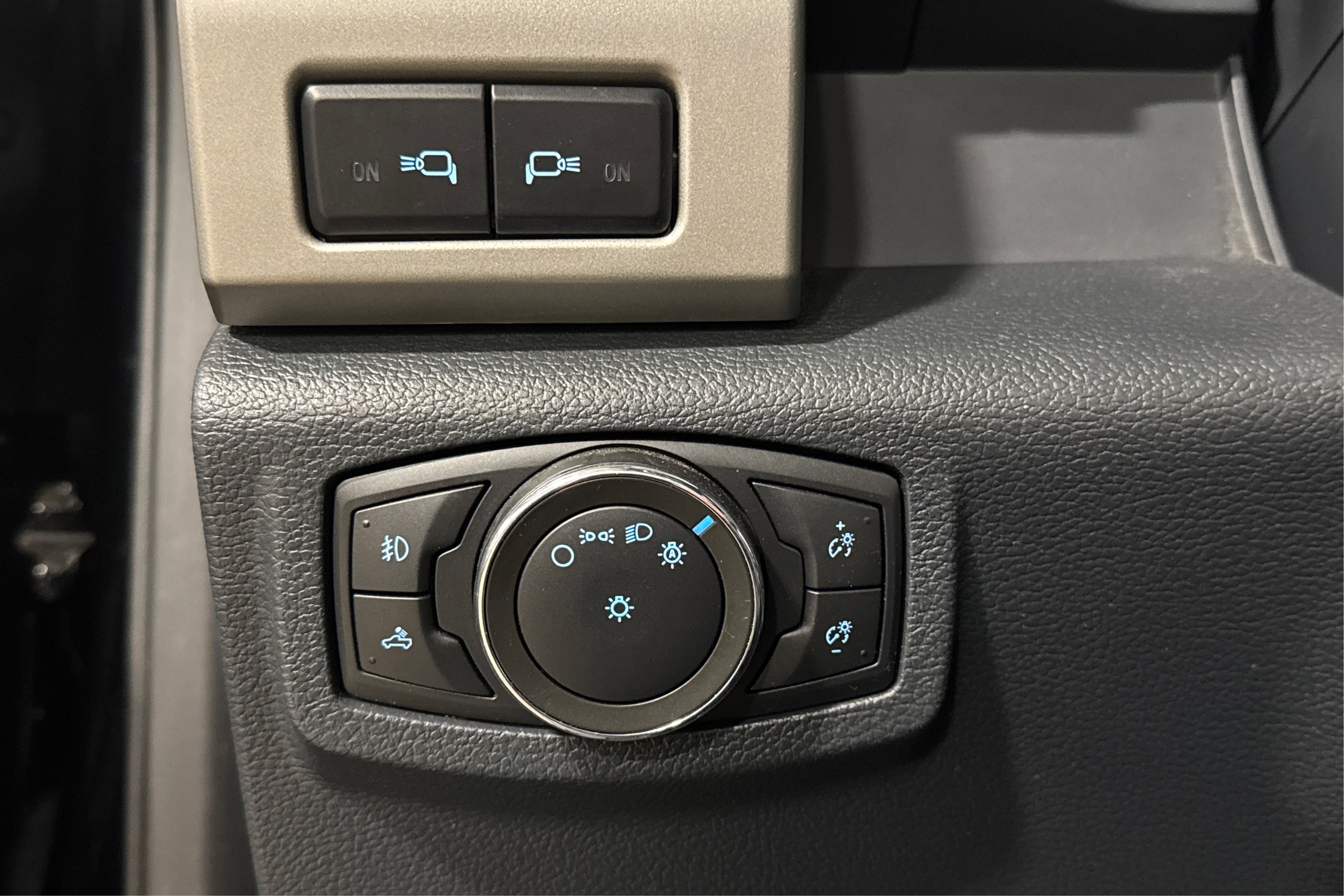 Used 2022 Ford F250 Lariat w/ Black Appearance Package image 23