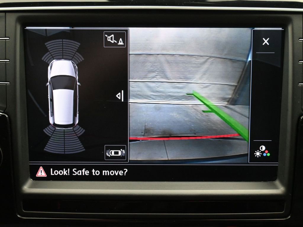 Used 2016 Volkswagen Golf R 4-Door image 15