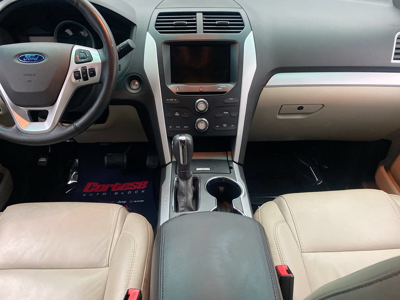 Used 2015 Ford Explorer XLT w/ Equipment Group 202A FWD image 21
