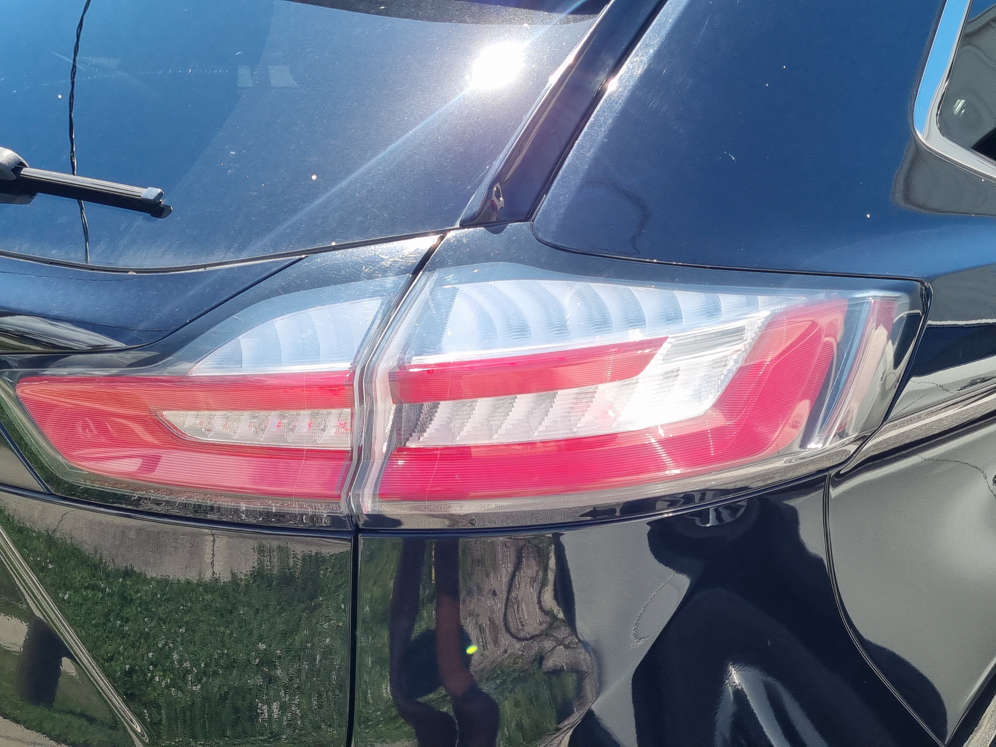 Used 2019 Ford Edge Titanium w/ Equipment Group 301A AWD/4WD image 10