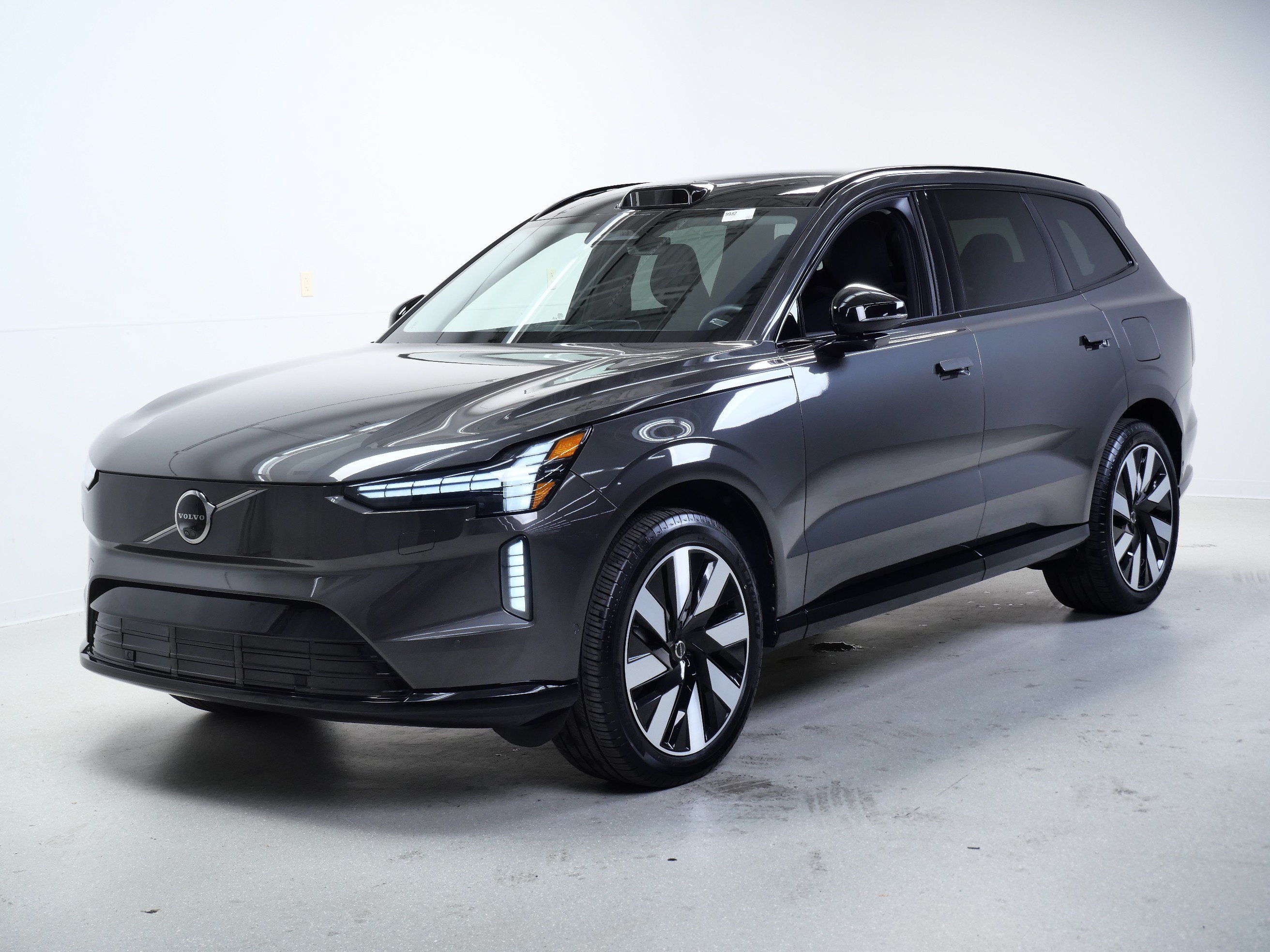Used 2025 Volvo EX90 Plus AWD/4WD image 8