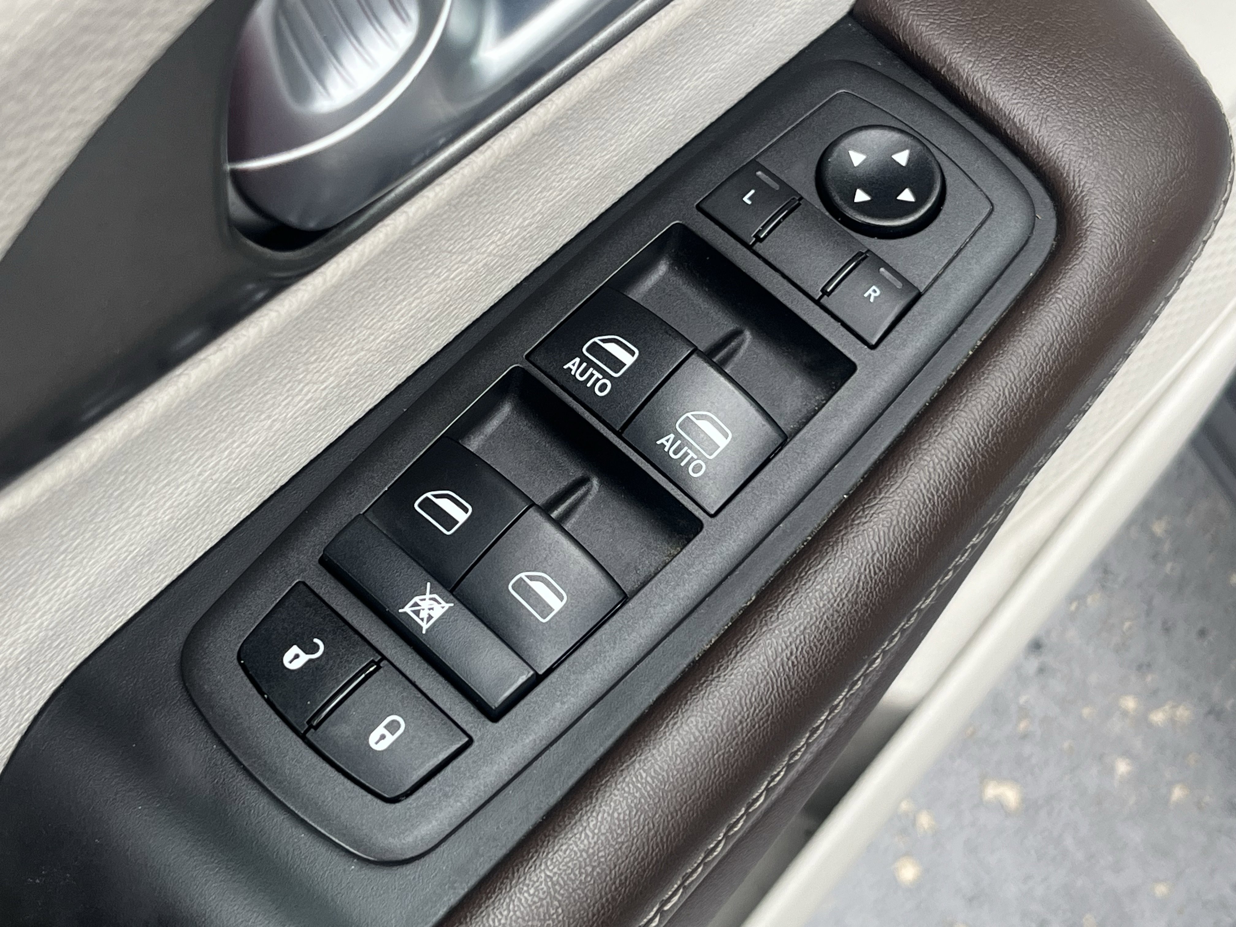 Used 2021 Chrysler Voyager LX w/ Cold Weather Group image 26