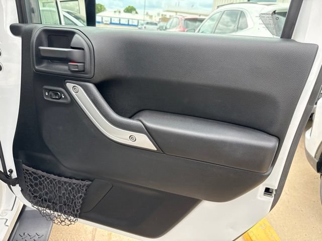 Used 2018 Jeep Wrangler Unlimited Sahara w/ Connectivity Group AWD/4WD image 15