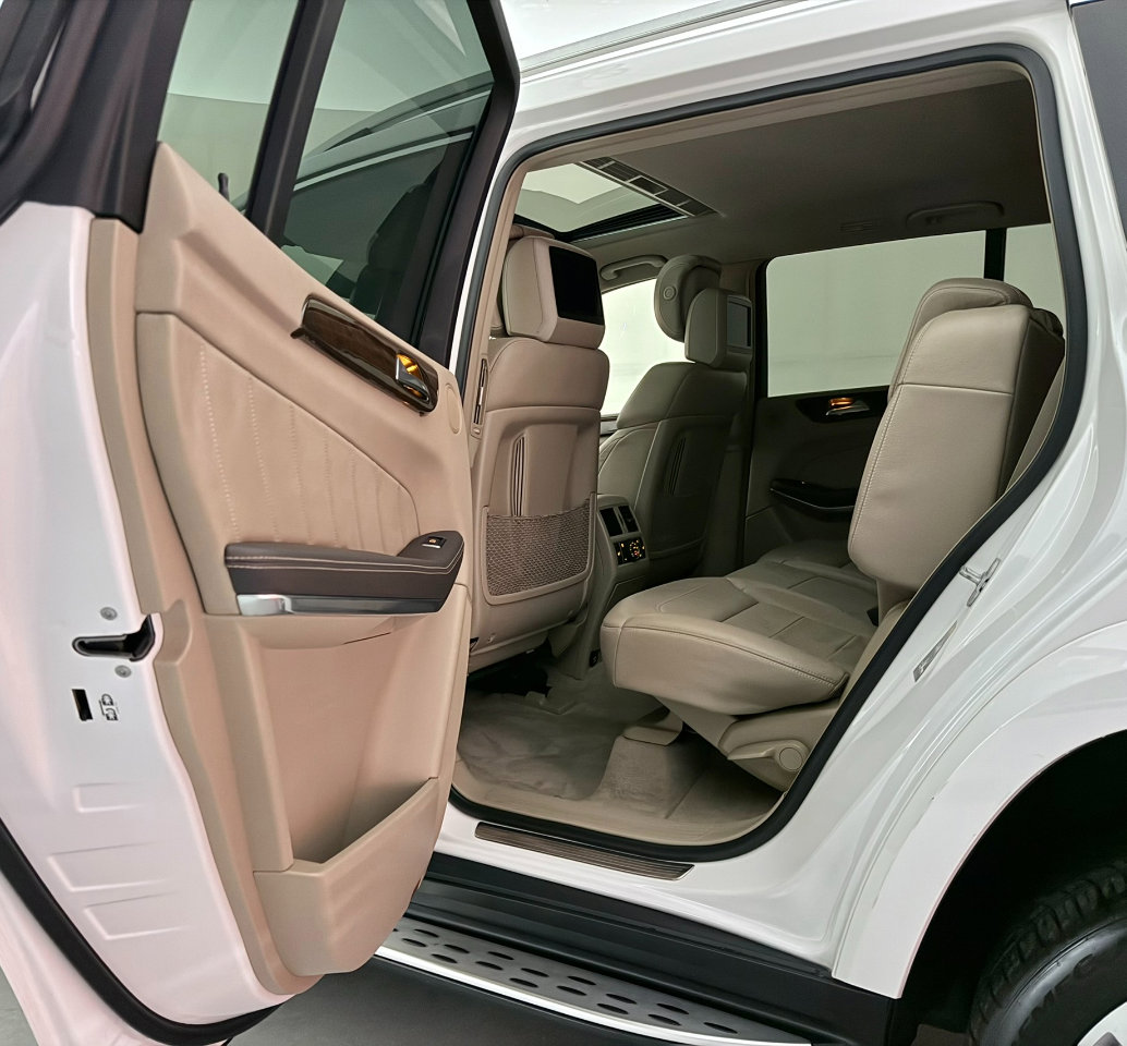 Used 2014 Mercedes-Benz GL 550 4MATIC image 21