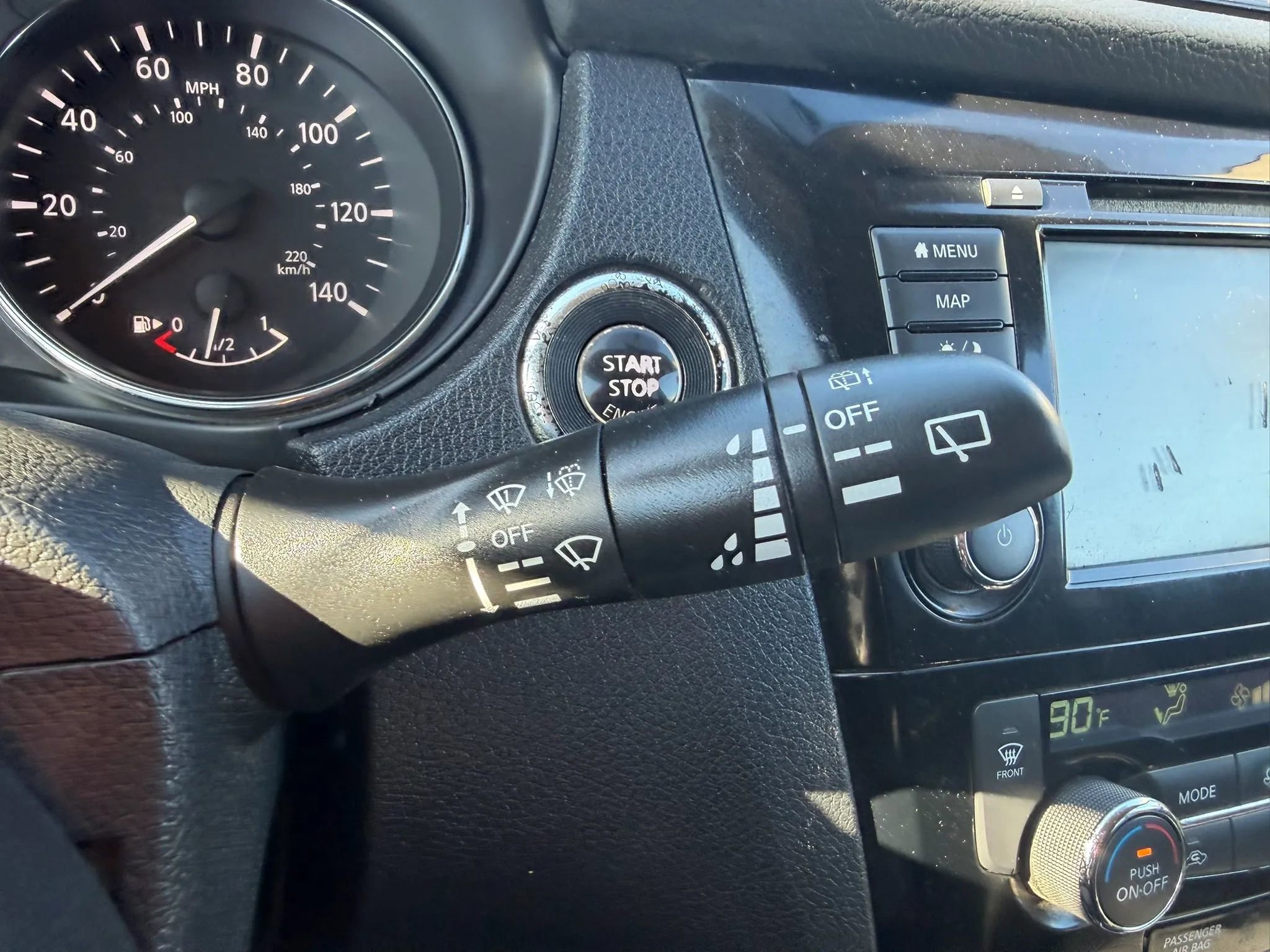 Used 2018 Nissan Rogue SV w/ Premium Package image 15