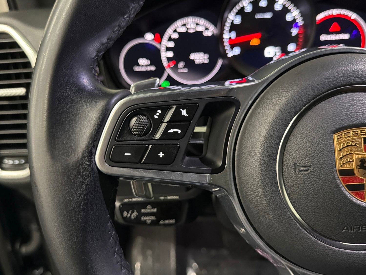 Used 2023 Porsche Cayenne AWD/4WD image 29