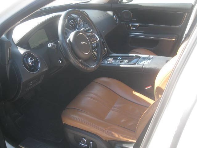 Used 2017 Jaguar XJ AWD/4WD image 27