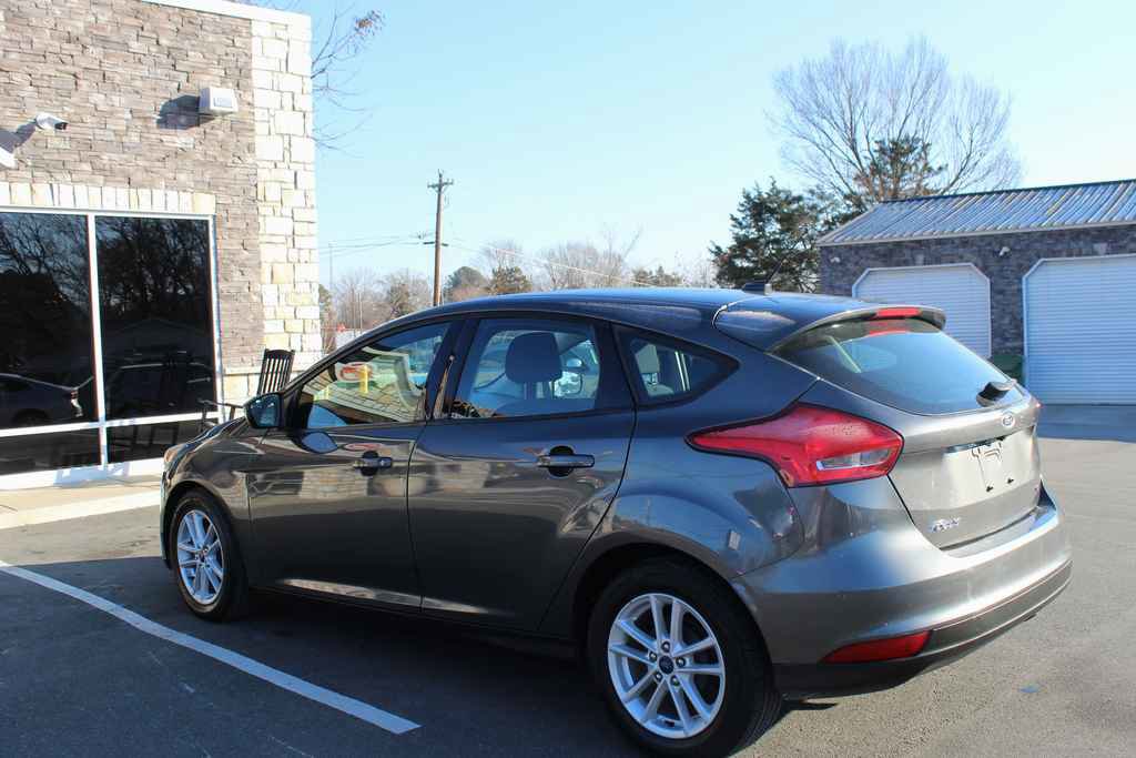 Used 2018 Ford Focus SE image 9