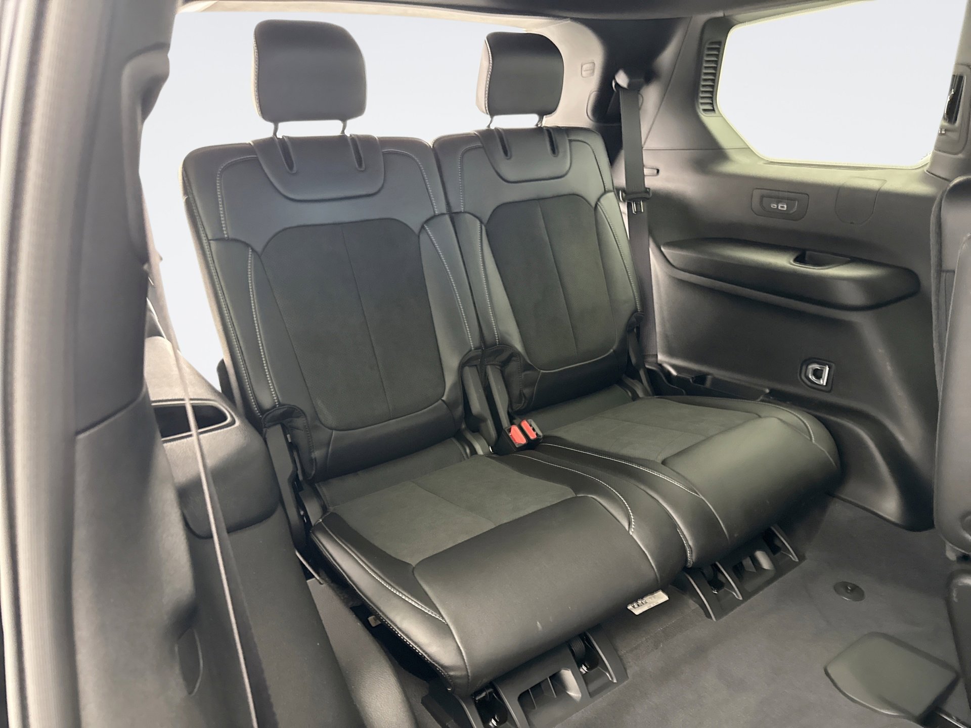 Used 2023 Jeep Grand Cherokee L Laredo image 18