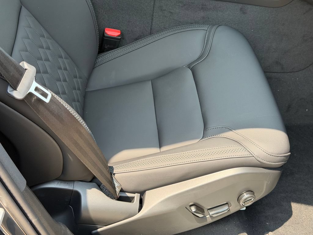 New 2026 Volvo XC60 B5 Core w/ Climate Package AWD/4WD image 8