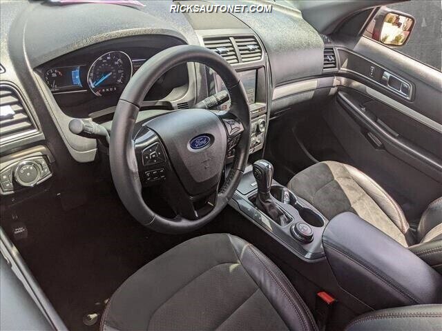 Used 2019 Ford Explorer XLT w/ Equipment Group 202A image 8