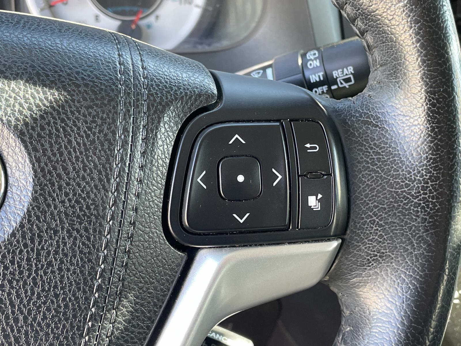 Used 2015 Toyota Sienna SE image 6