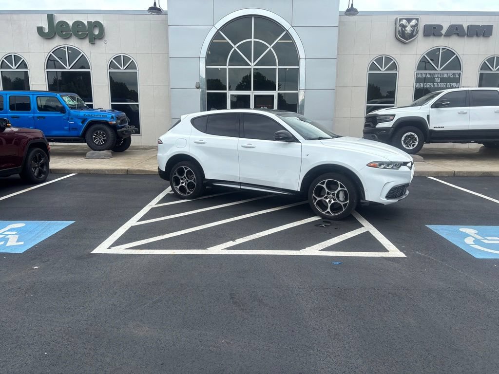 Used 2024 Alfa Romeo Tonale Ti w/ Active Assist Package AWD/4WD image 2