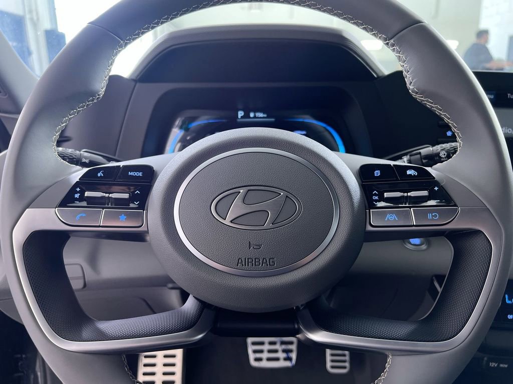 Used 2025 Hyundai Elantra Sport FWD image 16