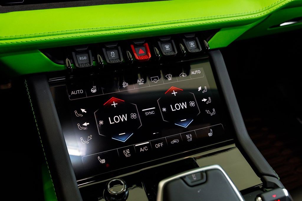 Used 2025 Lamborghini Urus SE image 45