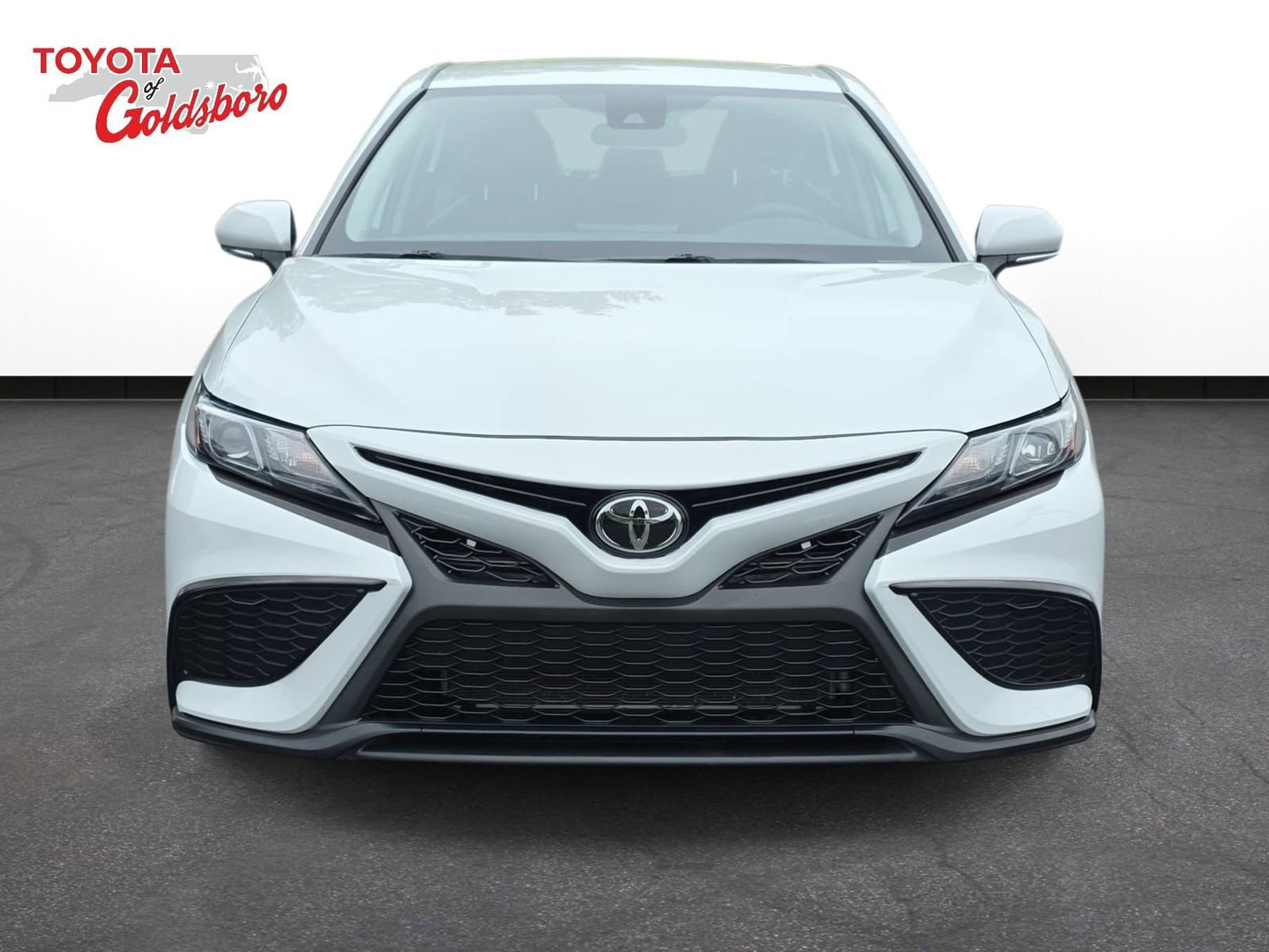 Used 2023 Toyota Camry SE FWD image 2