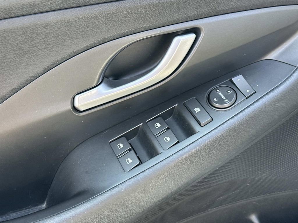 Used 2019 Hyundai Elantra GT FWD image 16