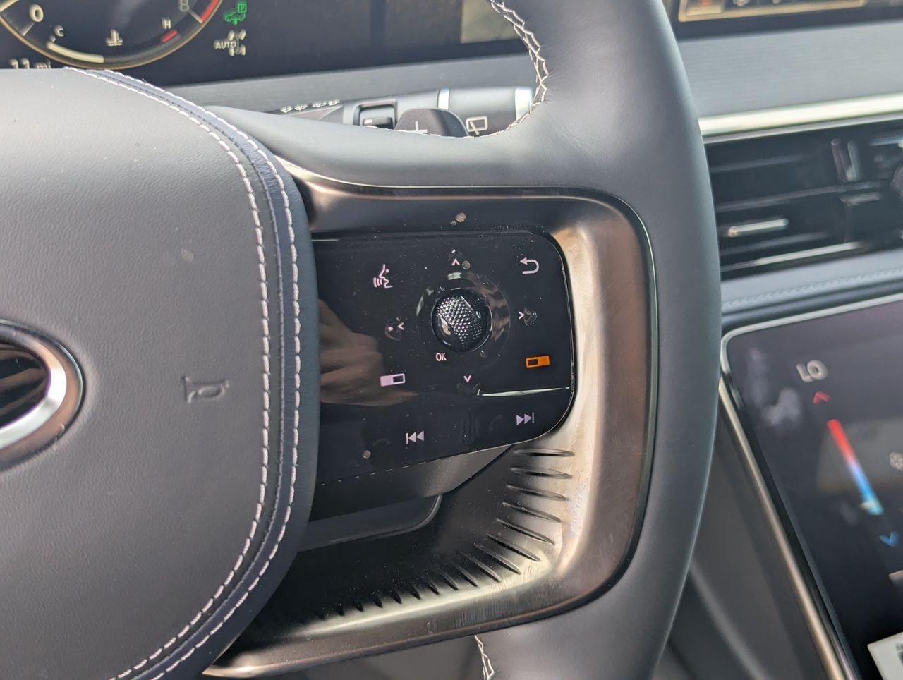 New 2027 INFINITI QX80 Sensory AWD/4WD image 24
