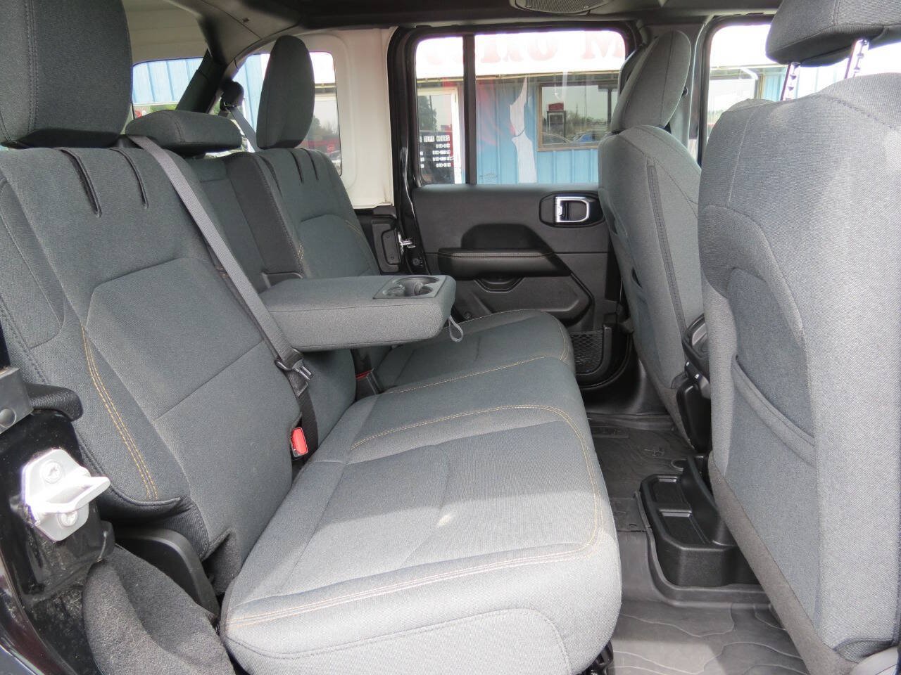 Used 2025 Jeep Wrangler Unlimited Sahara AWD/4WD image 23