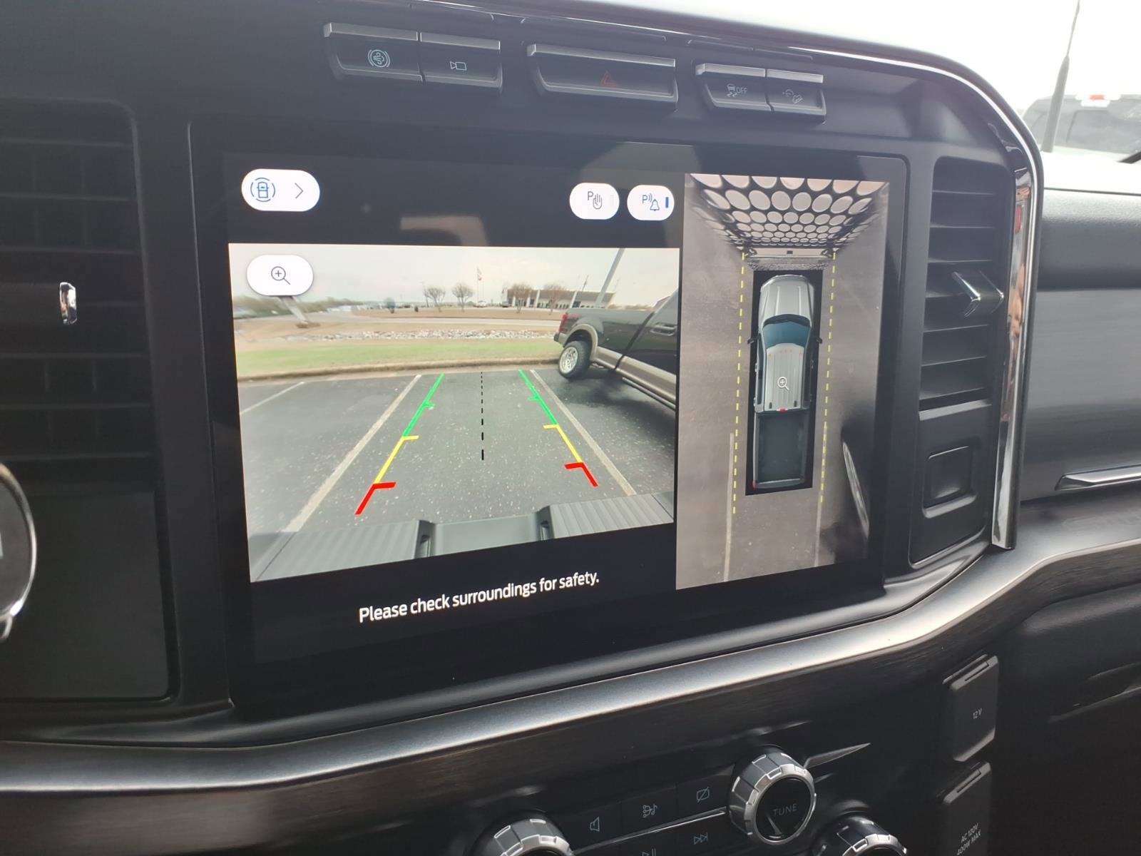 Used 2024 Ford F250 Lariat w/ FX4 Off-Road Package image 18