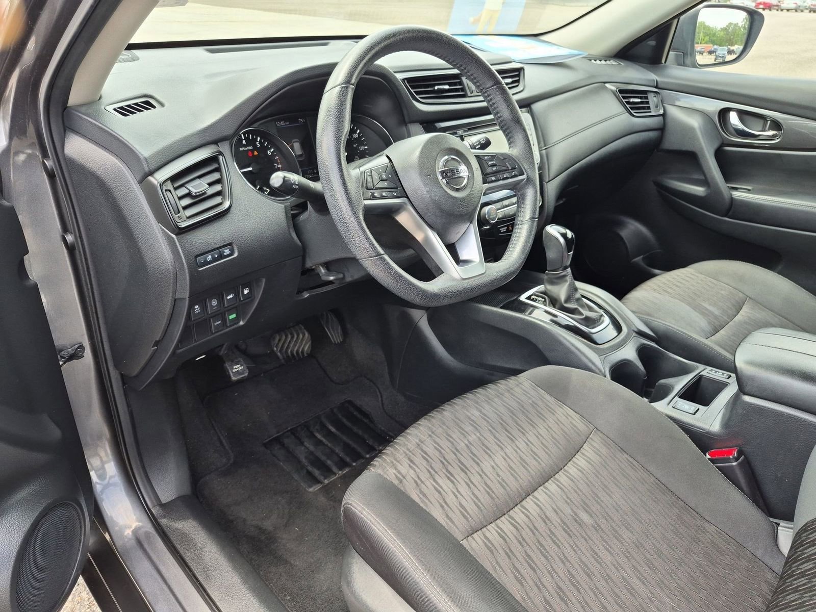 Used 2020 Nissan Rogue SV FWD image 10