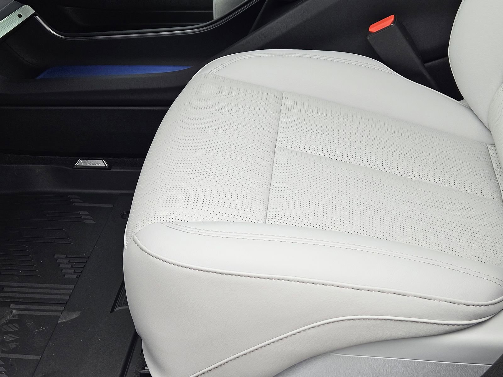 New 2026 Cadillac Lyriq Sport w/ LPO, Floor Liner Package AWD/4WD image 24