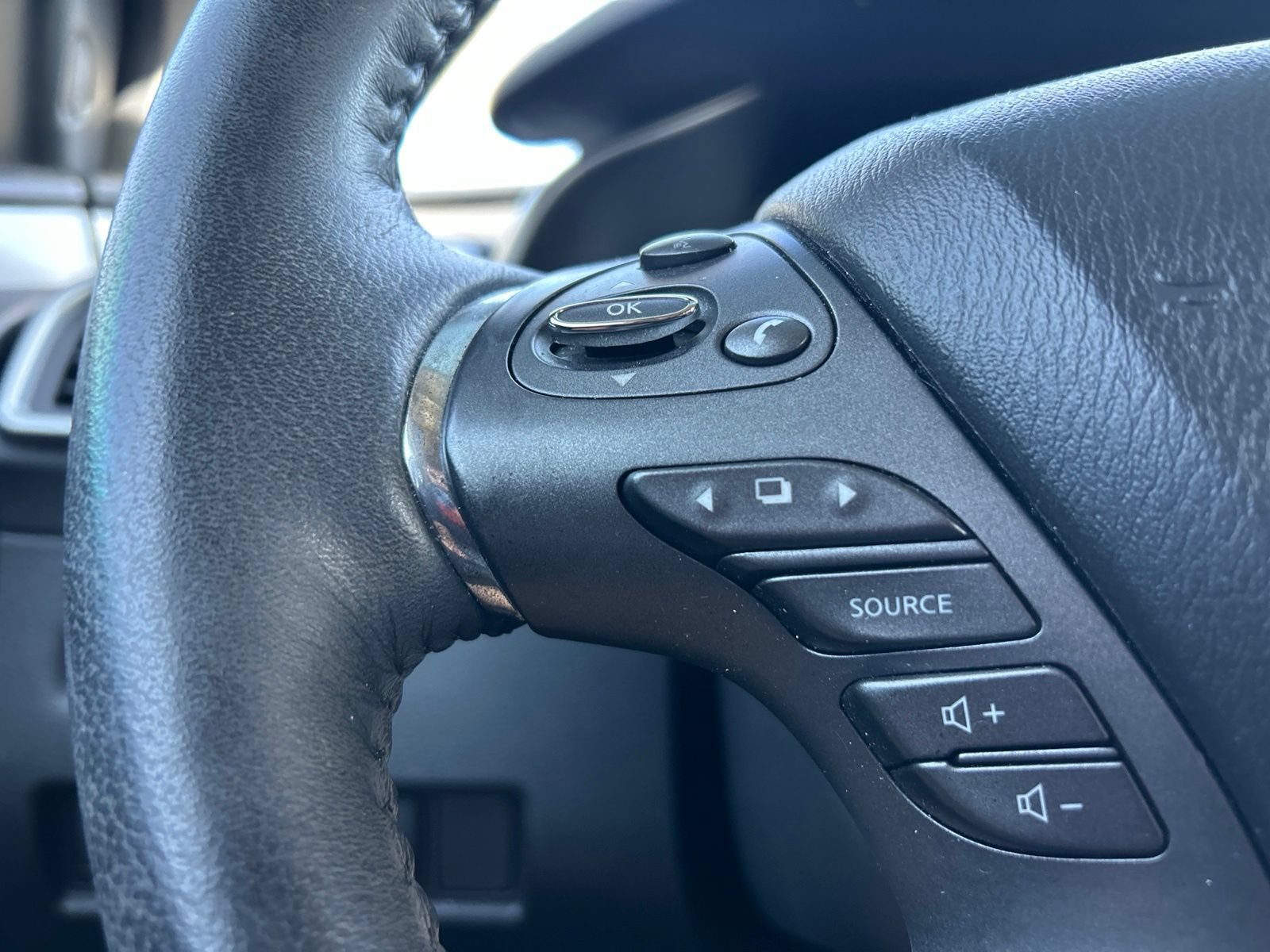 Used 2020 Nissan Murano SL w/ Moonroof Package FWD image 23