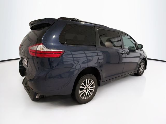 Used 2018 Toyota Sienna XLE FWD image 6