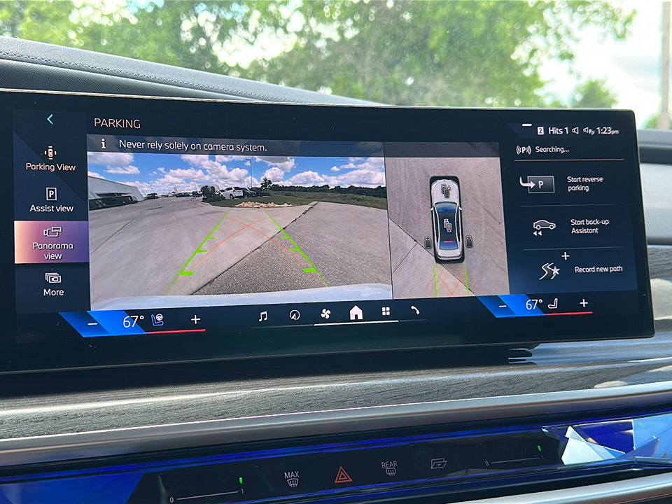 New 2024 BMW i7 xDrive60 w/ Executive Package image 23