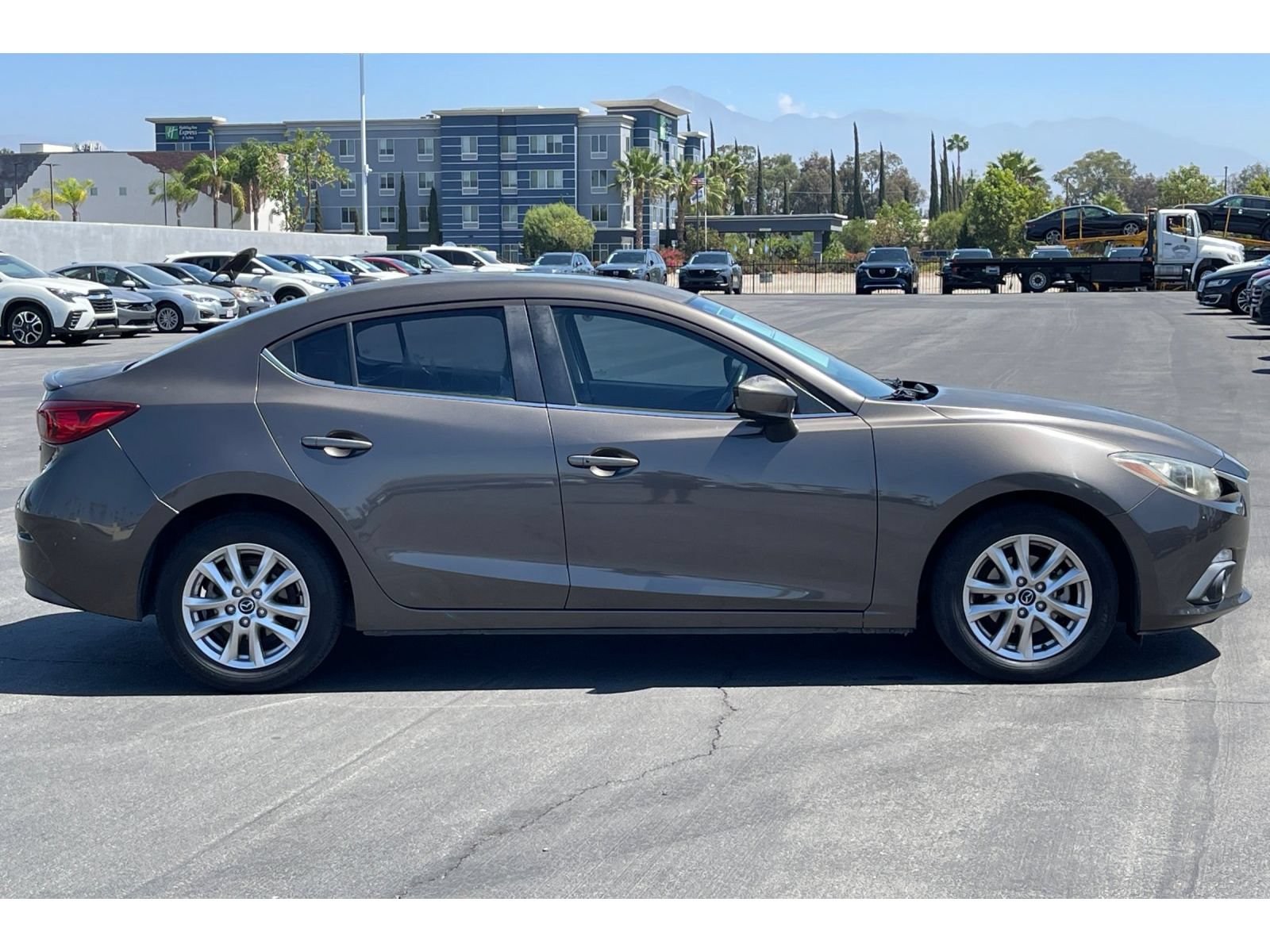 Used 2016 MAZDA MAZDA3 i Touring w/ Popular Equipment Package FWD image 8